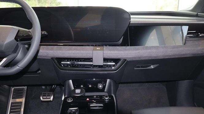 Hovedbilde Brodit ProClip 856114 Audi Q6 2024--> Senter