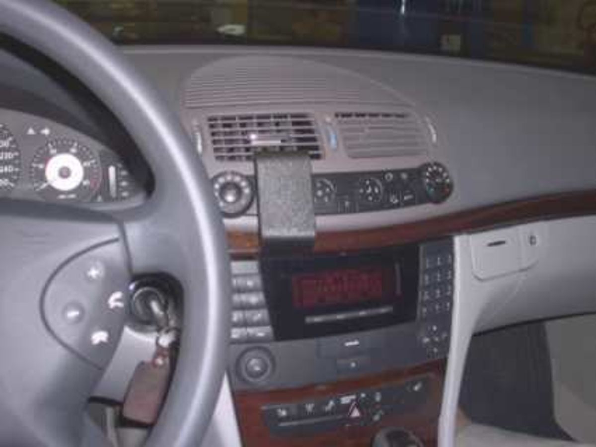 Brodit ProClip 853075 Mercedes Benz E-klasse (W211) Senter