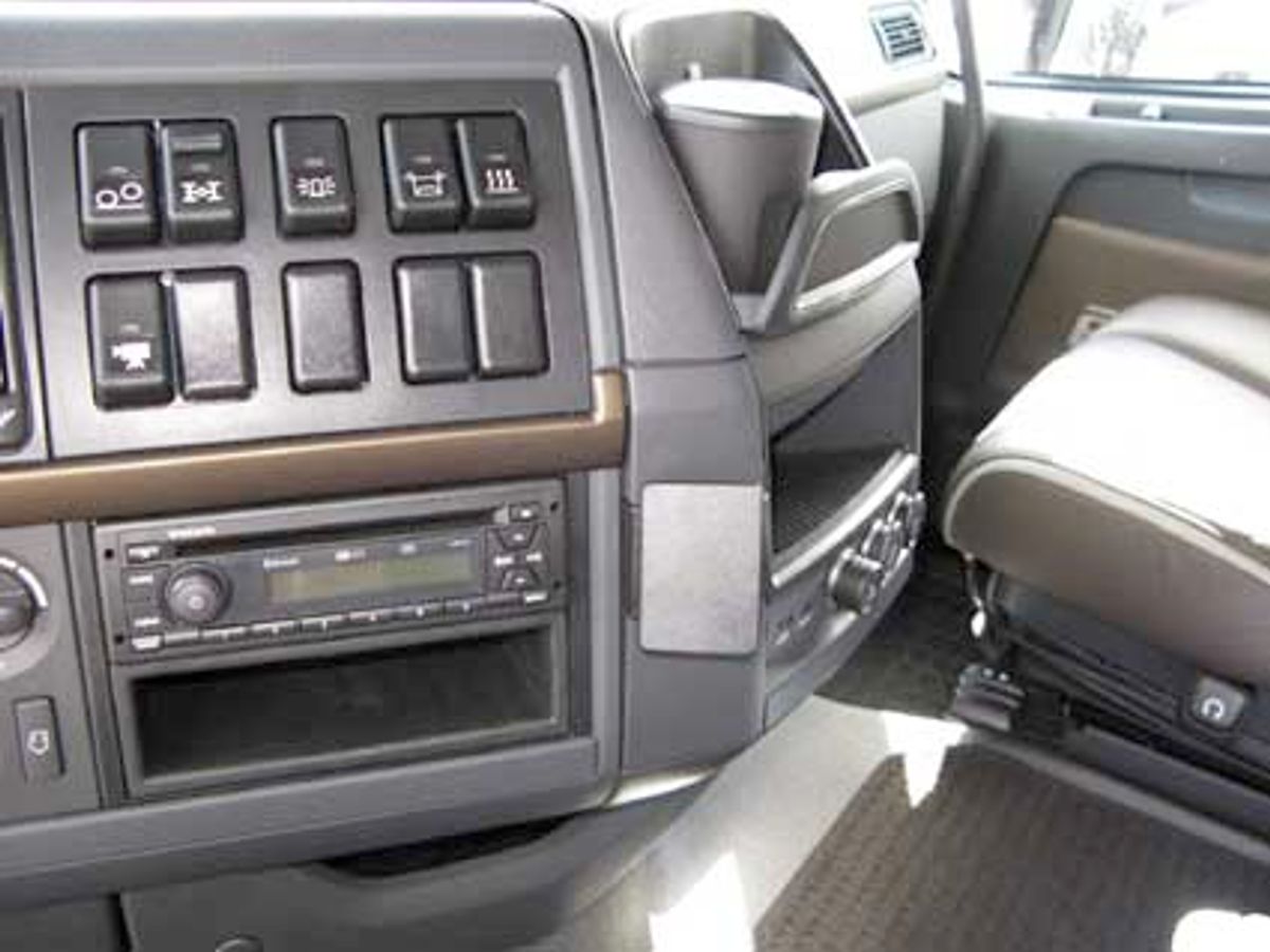 Brodit ProClip 854217 Volvo FH, NH, FM 2008-2012 Vinklet